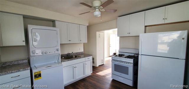 545 E Dallas Avenue, Madison Heights, MI 48071