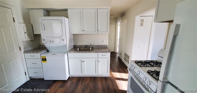 545 E Dallas Avenue, Madison Heights, MI 48071