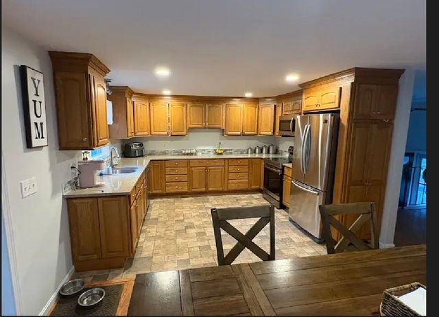 54 Westfield Dr, North Attleboro, MA 02760