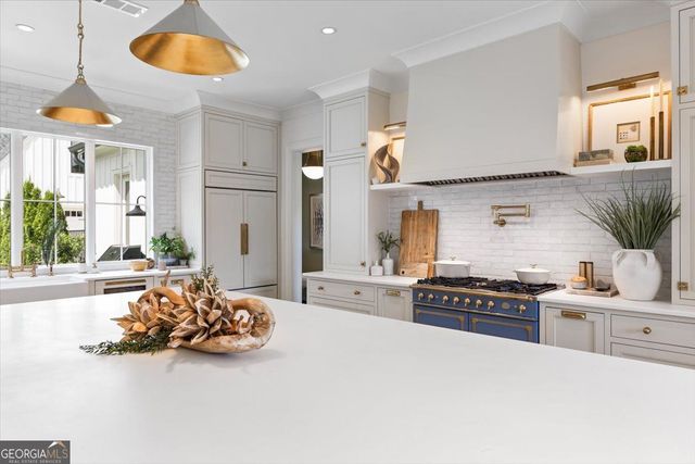 205 Thomas Circle, Roswell, GA 30075