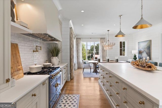 205 Thomas Circle, Roswell, GA 30075