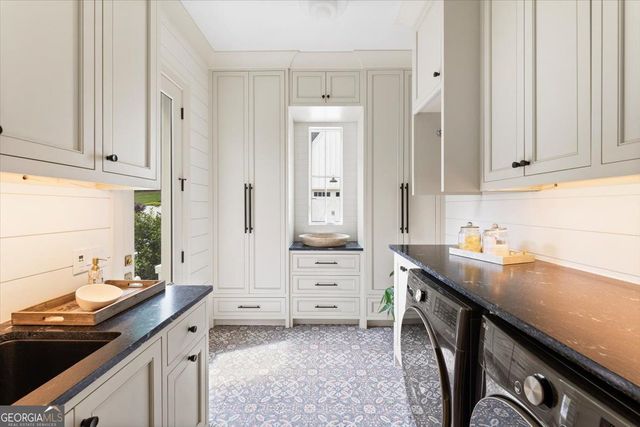 205 Thomas Circle, Roswell, GA 30075