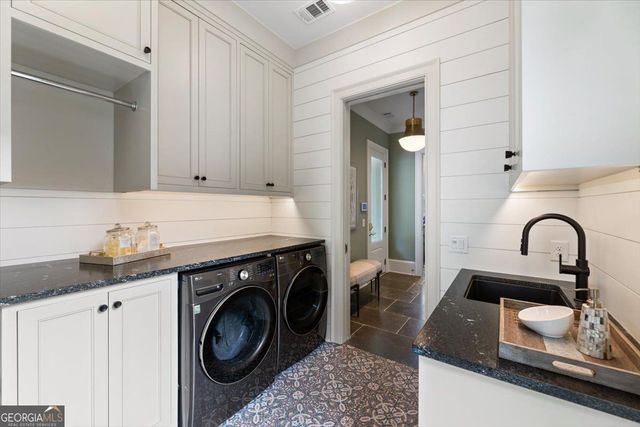 205 Thomas Circle, Roswell, GA 30075