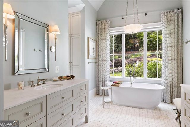 205 Thomas Circle, Roswell, GA 30075