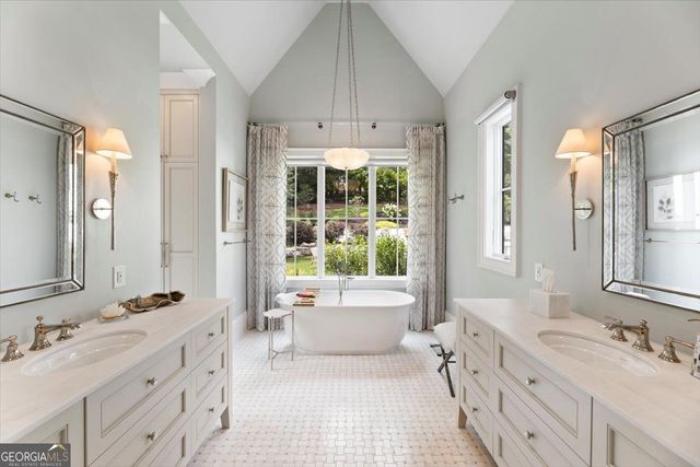205 Thomas Circle, Roswell, GA 30075