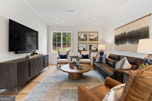 205 Thomas Circle, Roswell, GA 30075