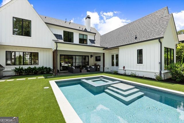 205 Thomas Circle, Roswell, GA 30075