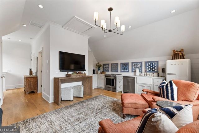 205 Thomas Circle, Roswell, GA 30075