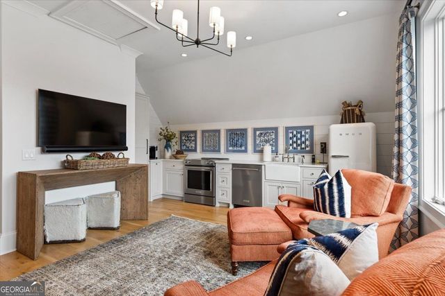 205 Thomas Circle, Roswell, GA 30075