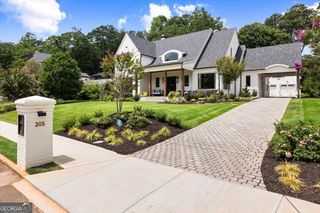 205 Thomas Circle, Roswell, GA 30075