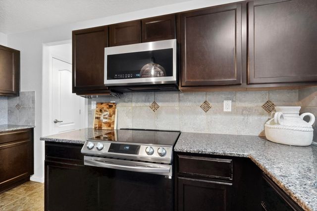 236 El Camino Loop NW, Rio Rancho, NM 87144