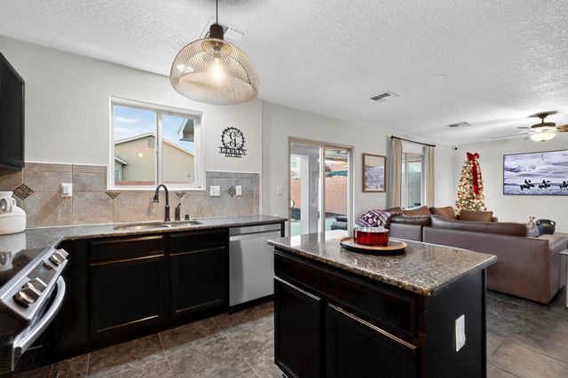 236 El Camino Loop NW, Rio Rancho, NM 87144