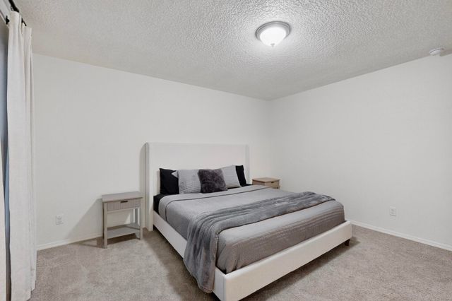 236 El Camino Loop NW, Rio Rancho, NM 87144