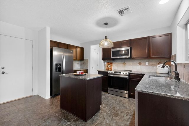 236 El Camino Loop NW, Rio Rancho, NM 87144