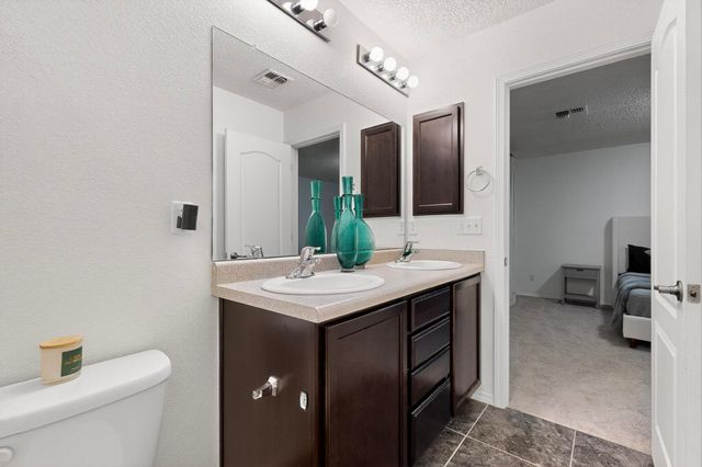 236 El Camino Loop NW, Rio Rancho, NM 87144