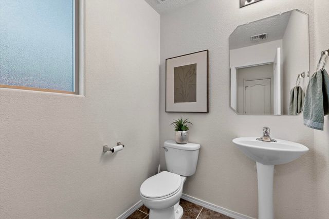 236 El Camino Loop NW, Rio Rancho, NM 87144