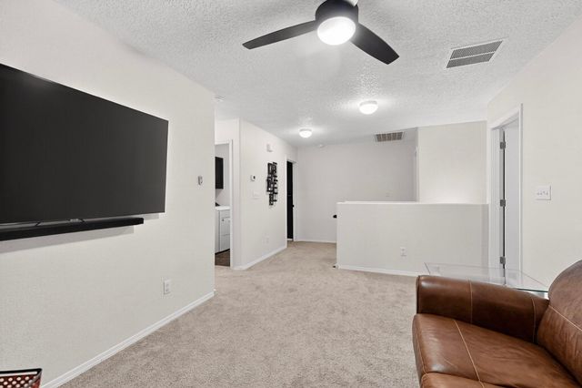 236 El Camino Loop NW, Rio Rancho, NM 87144