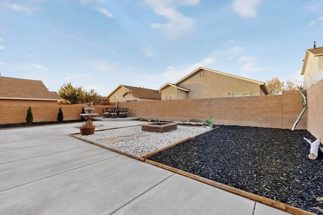 236 El Camino Loop NW, Rio Rancho, NM 87144