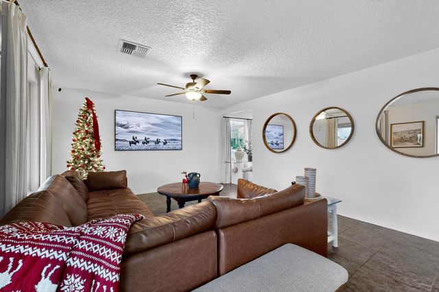 236 El Camino Loop NW, Rio Rancho, NM 87144