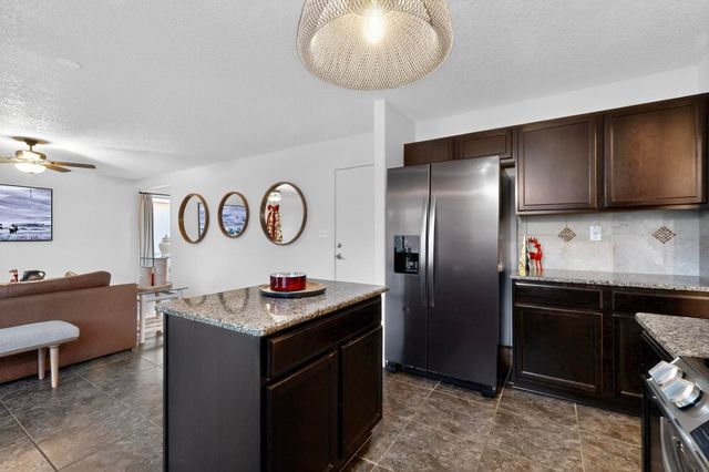 236 El Camino Loop NW, Rio Rancho, NM 87144