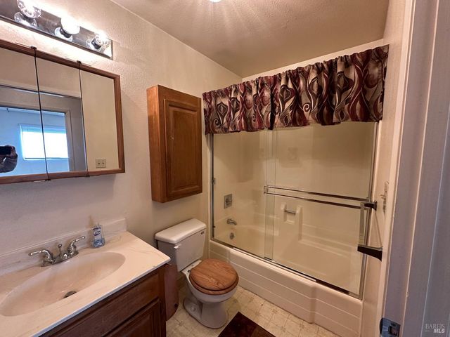 567 Pebble Way St, Clearlake Oaks, CA 95423