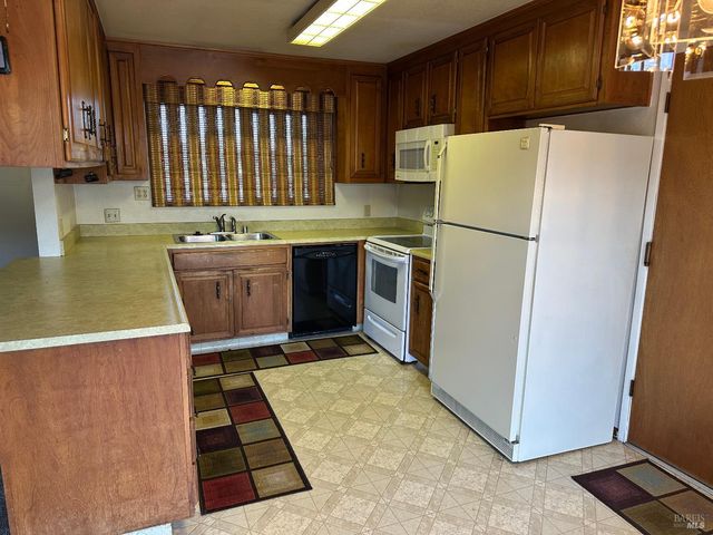 567 Pebble Way St, Clearlake Oaks, CA 95423