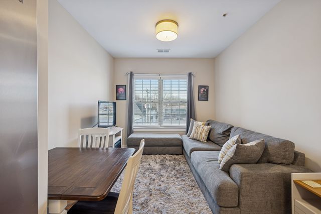 1319 W Main St Apt 303, Franklin, TN 37064