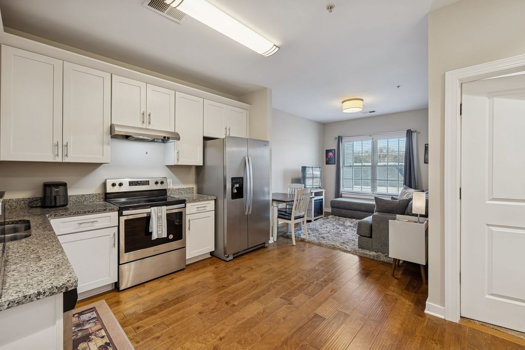 1319 W Main St Apt 303, Franklin, TN 37064