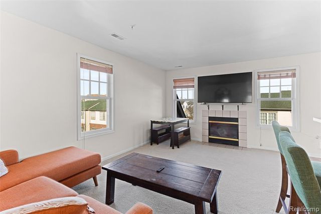 208 Amys Walk, Auburn Hills, MI 48326