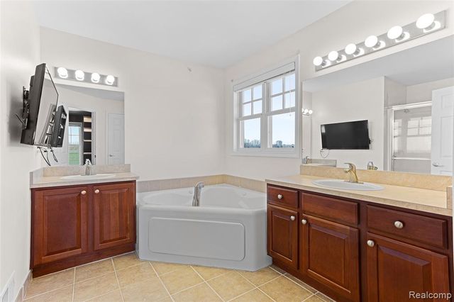 208 Amys Walk, Auburn Hills, MI 48326