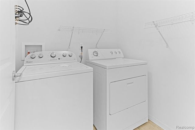 208 Amys Walk, Auburn Hills, MI 48326