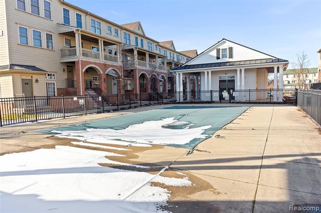 208 Amys Walk, Auburn Hills, MI 48326