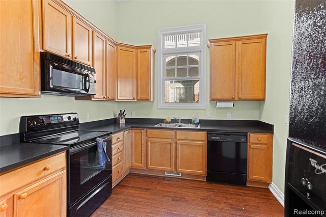 208 Amys Walk, Auburn Hills, MI 48326