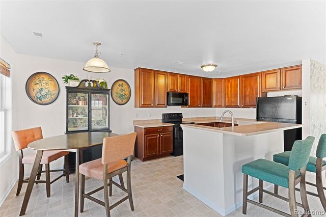 208 Amys Walk, Auburn Hills, MI 48326