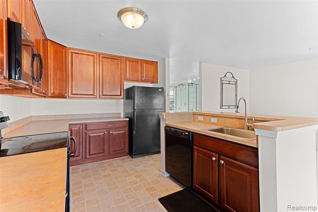 208 Amys Walk, Auburn Hills, MI 48326