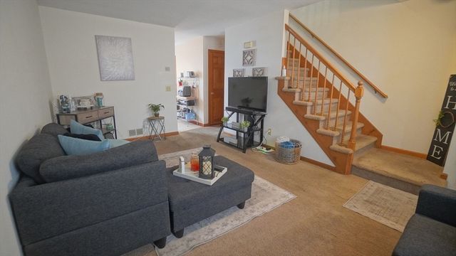 120 Lamplighter Ln C, Springfield, MA 01119