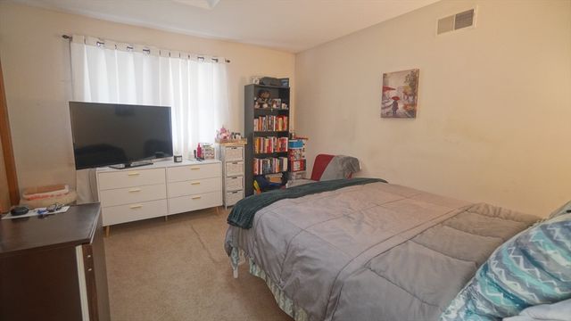 120 Lamplighter Ln C, Springfield, MA 01119