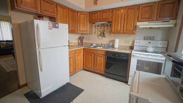 120 Lamplighter Ln C, Springfield, MA 01119