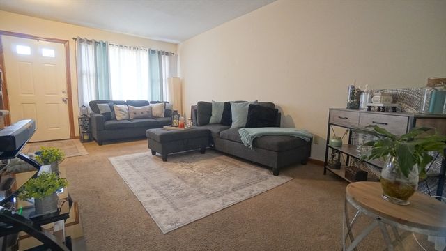 120 Lamplighter Ln C, Springfield, MA 01119