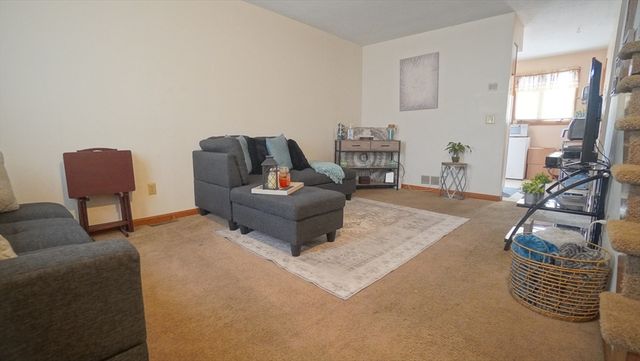 120 Lamplighter Ln C, Springfield, MA 01119