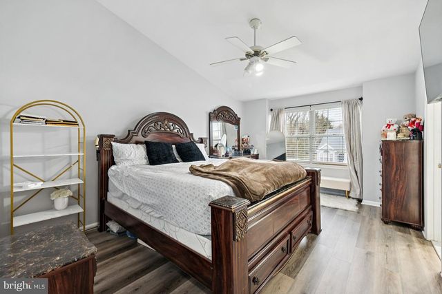 6 BERKELY DR, Burlington, NJ 08016