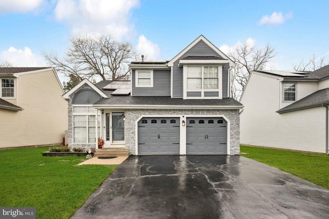 6 BERKELY DR, Burlington, NJ 08016