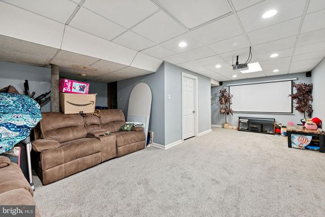 6 BERKELY DR, Burlington, NJ 08016