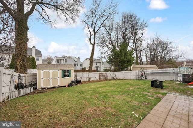 6 BERKELY DR, Burlington, NJ 08016