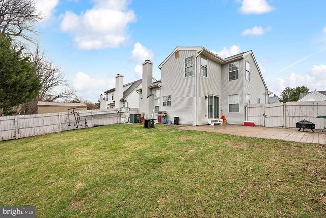 6 BERKELY DR, Burlington, NJ 08016