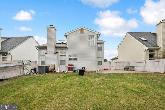 6 BERKELY DR, Burlington, NJ 08016