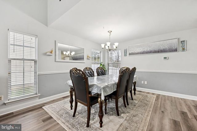 6 BERKELY DR, Burlington, NJ 08016