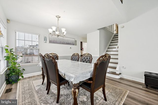 6 BERKELY DR, Burlington, NJ 08016