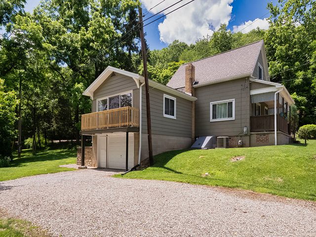 2 Ferry Street, East Vandergrift, PA 15629