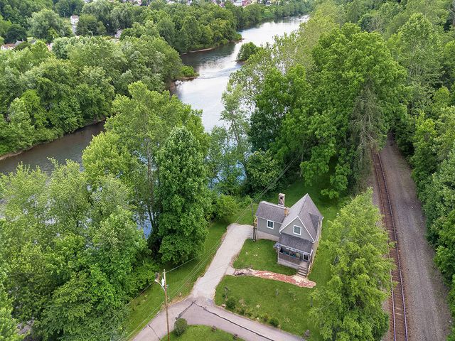 2 Ferry Street, East Vandergrift, PA 15629